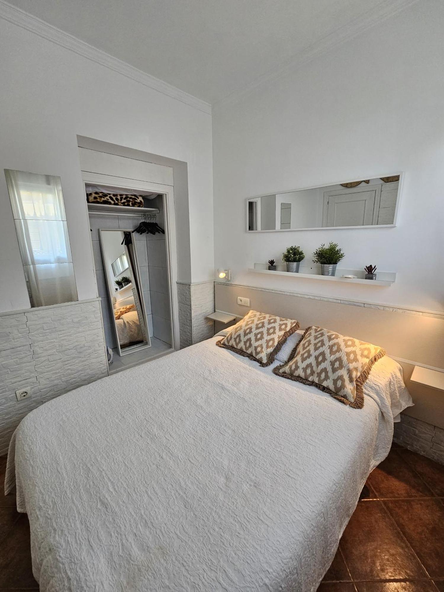 Pedregalejo Beach House Apartment Малага Екстериор снимка