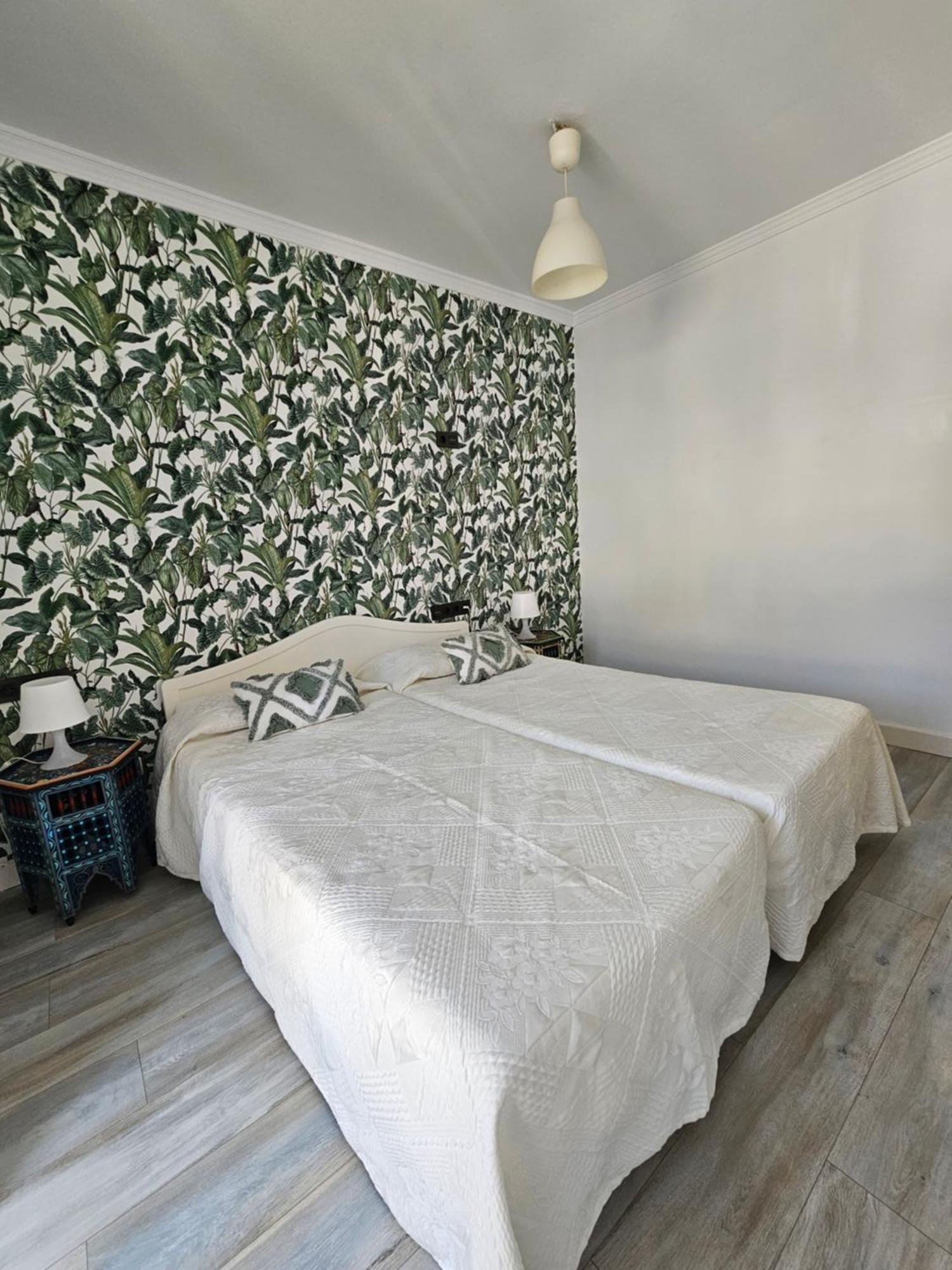 Pedregalejo Beach House Apartment Малага Екстериор снимка